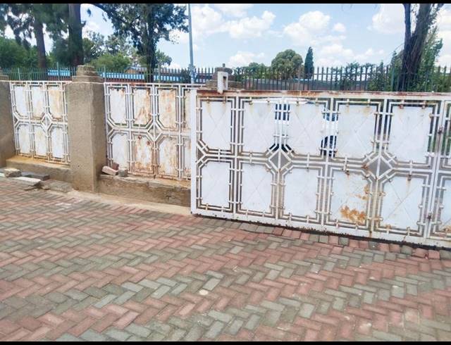 2 BEDROOM HOUSE FOR SALE IN EMDENI